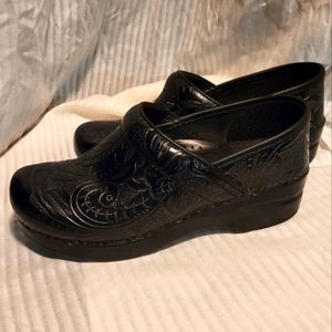 Dansko size 37 wide